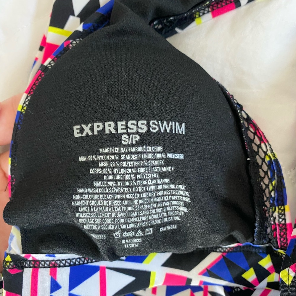 Bikini bundle - Picture 3 of 10